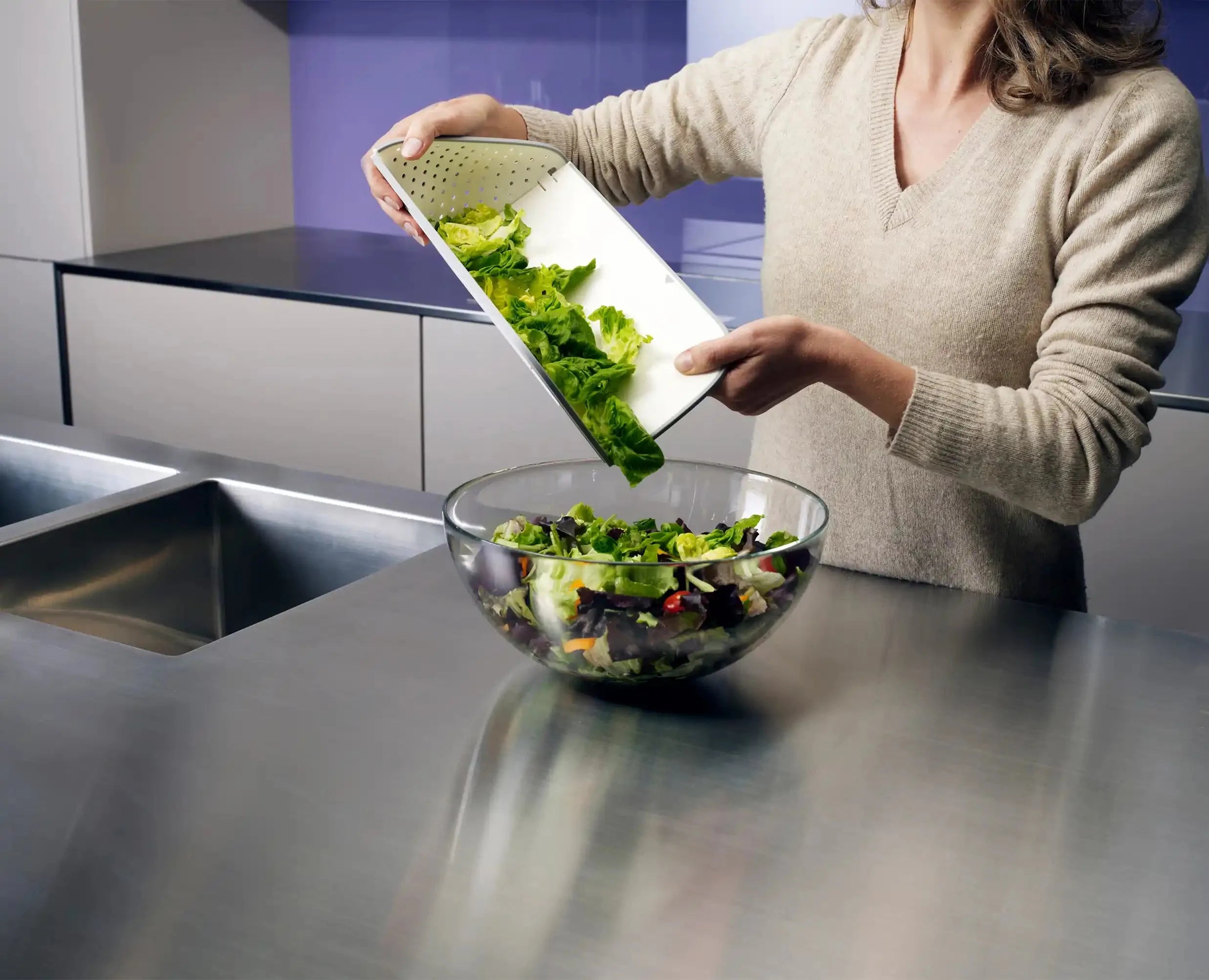 Rinse&amp;Chop™ Plus Chopping Board with Integrated Colander - 60082 - Image 3