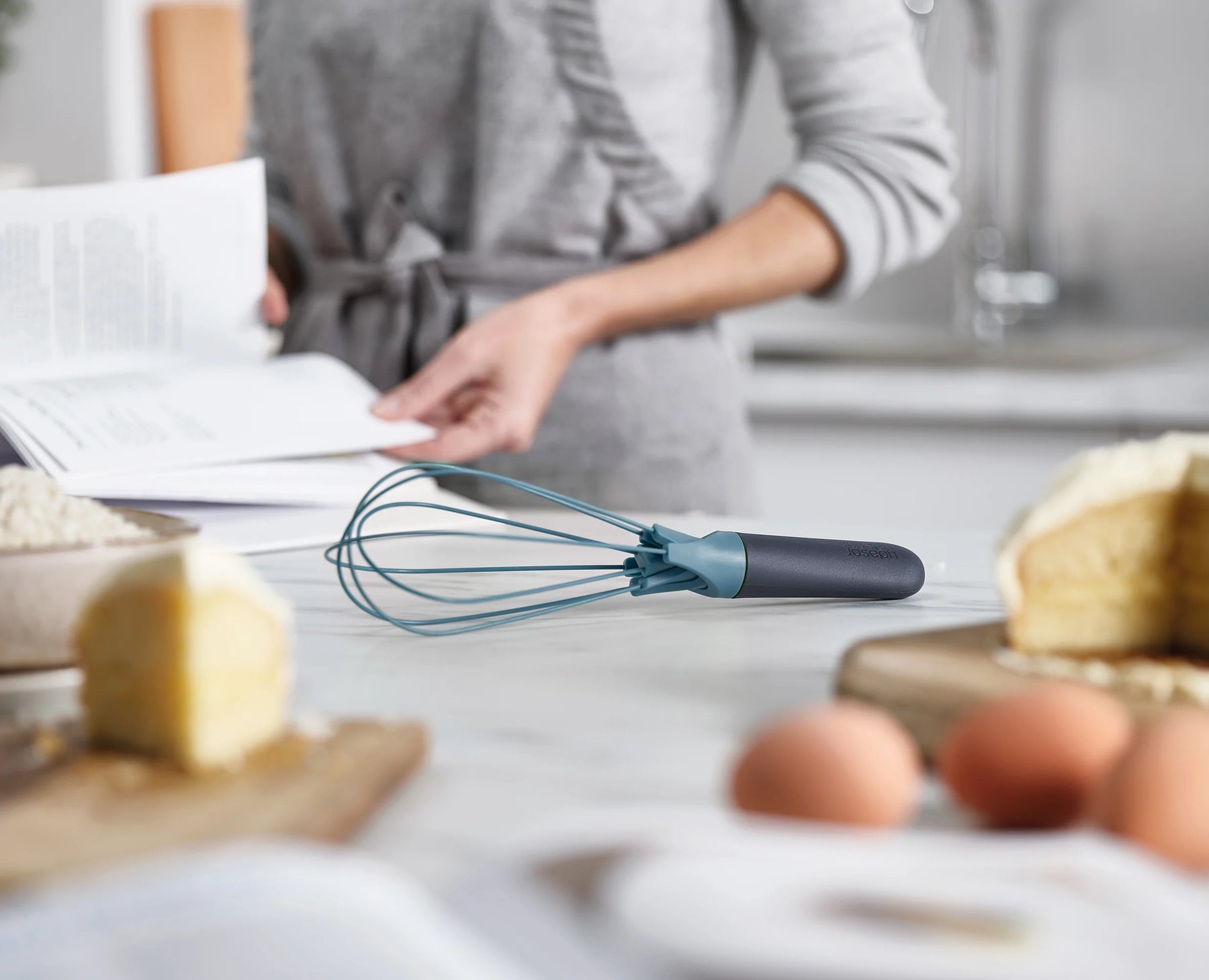 Twist™ 2-in-1 Blue Whisk - Image 4